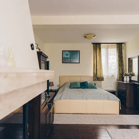 Case de vacanță Gardenia Gumoshtnik